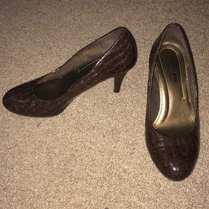 Brown reptile print pumps